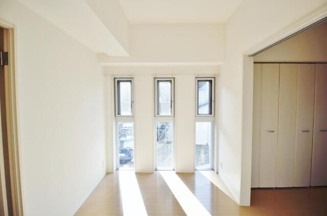 居室・リビング　☆明るい洋室☆