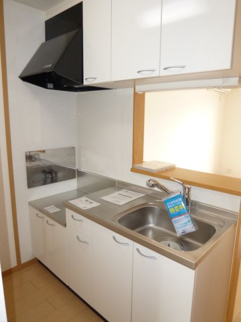 キッチン　上下に収納がある対面キッチンです。