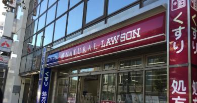 コンビニ　ナチュラルローソン 目白三丁目店（コンビニ）まで428m