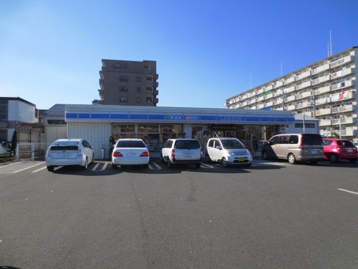 コンビニ　ローソンストア（コンビニ）まで253m