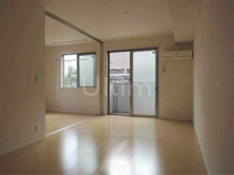 居室・リビング　室内