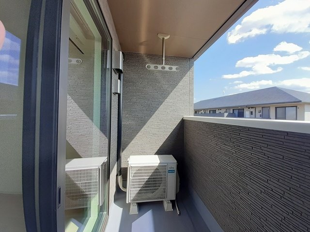 バルコニー　外からの目が気にならないバルコニーで洗濯物が干せます