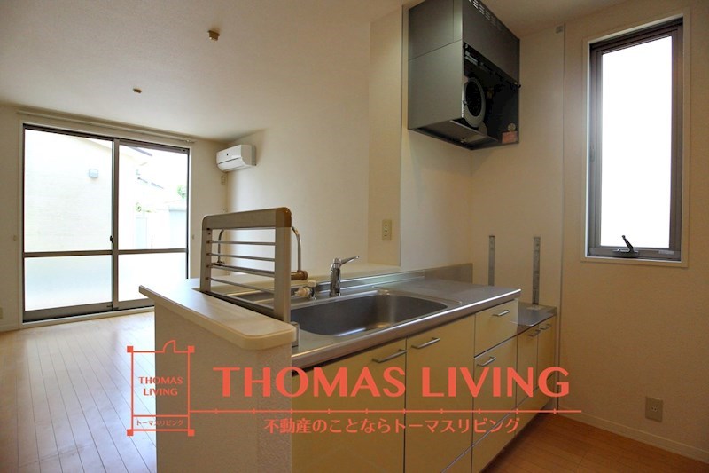 キッチン　キッチン横に窓があり、換気がhしやすいです♪