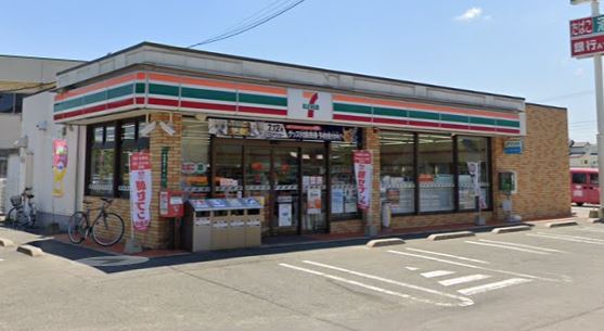 コンビニ　セブンイレブン（コンビニ）まで768m