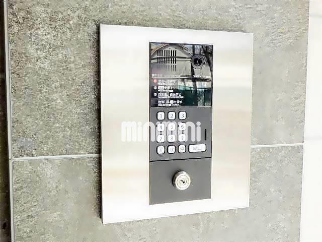 エントランス　オートロック付きで安全。