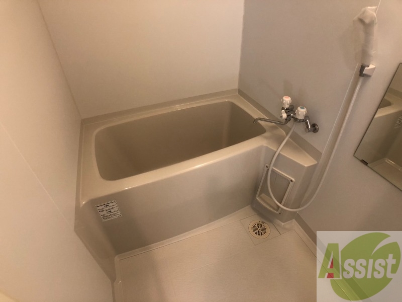 バス・シャワールーム　お風呂になります。一日の疲れを癒してくださいね。