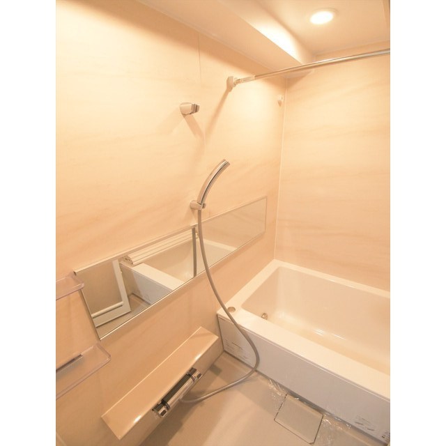 バス・シャワールーム　コンパクトで使いやすいお風呂です