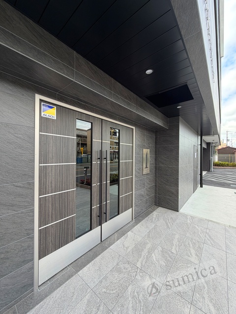 エントランス　明るいエントランスであなたのお帰りをお待ちします＾＾