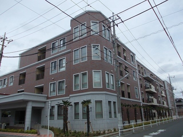 建物外観　４階建ての賃貸マンション