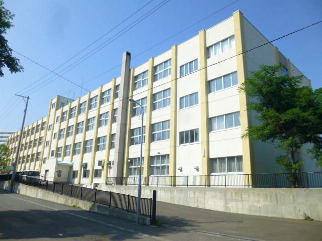 中学校　白石中学校（中学校）まで537m