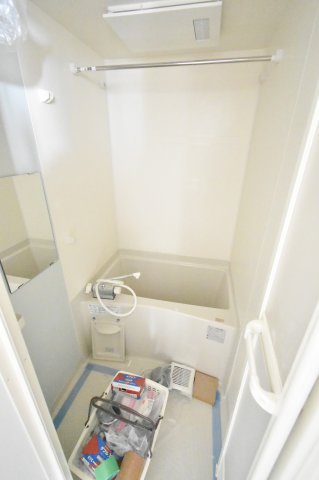バス・シャワールーム　浴室乾燥付きなので梅雨時や洗濯物が多くても安心です。
