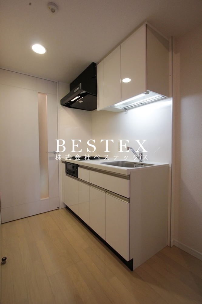 キッチン　※同建物内・別タイプの参考写真です。