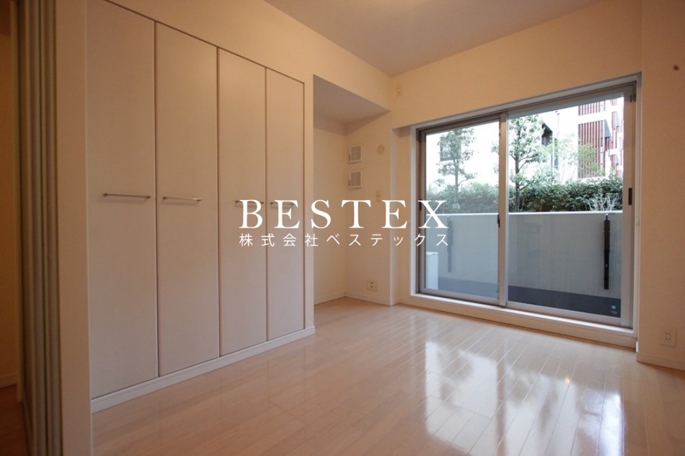 居室・リビング　※同建物内・別タイプの参考写真です。