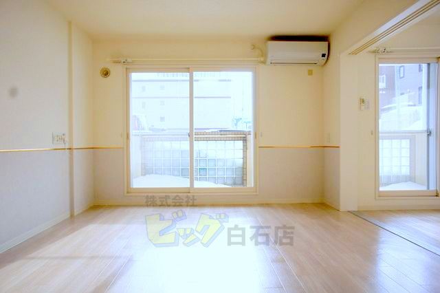 居室・リビング　日当たり良好で明るいリビングです♪