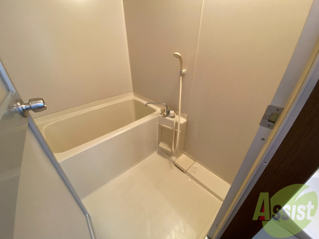 バス・シャワールーム　こちらお風呂になります。一日の疲れを癒してください。