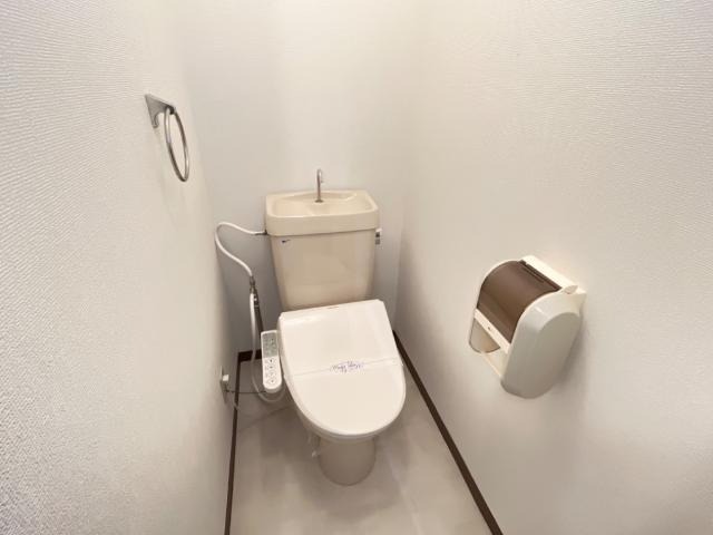 トイレ　清潔感のある空間です。