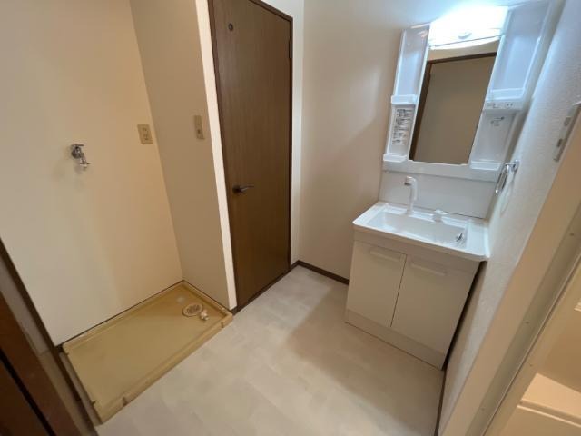 洗面設備　朝の支度はこちらでどうぞ。