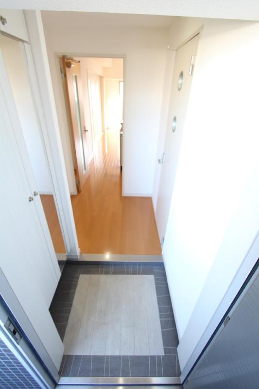 玄関　同タイプ・参考写真