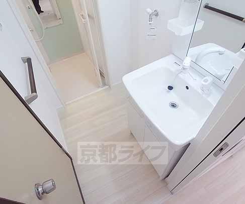 洗面設備　独立洗面台です