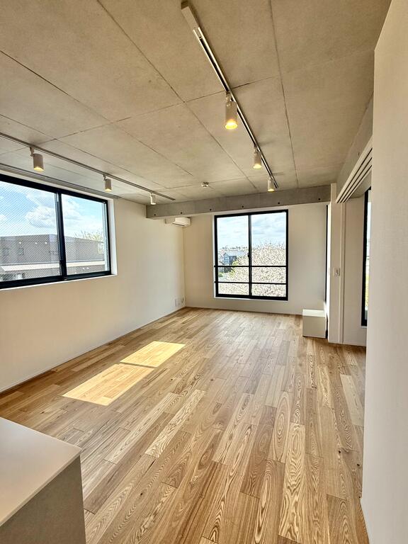 居室・リビング　Wi－Fi 無料、エアコン２台、Low-Eガラス、収納充実！