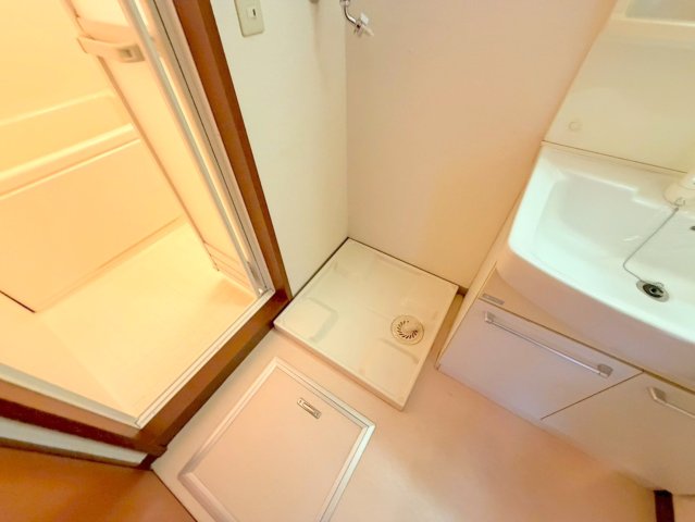 その他設備　嬉しい室内洗濯機置場。これで洗濯機も長持ちしますね。