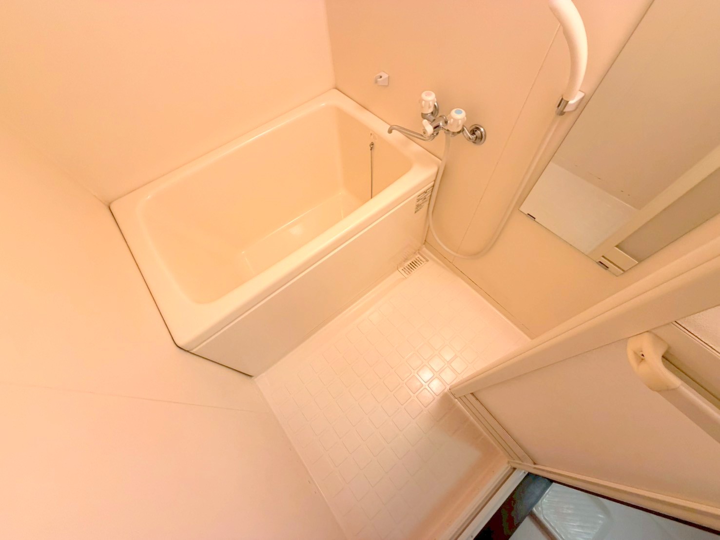 バス・シャワールーム　広めのお風呂は一日の疲れを癒してくれます。