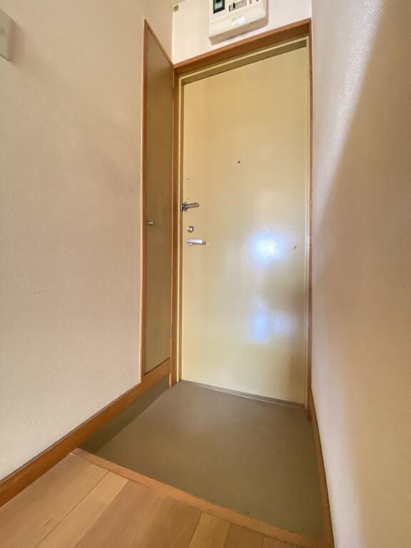 玄関　同間取り別部屋参考画像です