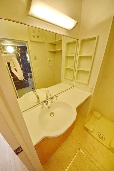 洗面設備　ワイドな独立洗面台