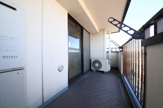 バルコニー　バルコニーも広々