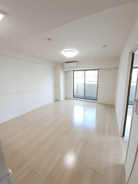 居室・リビング　こちらのリビングで趣味の時間をお楽しみください