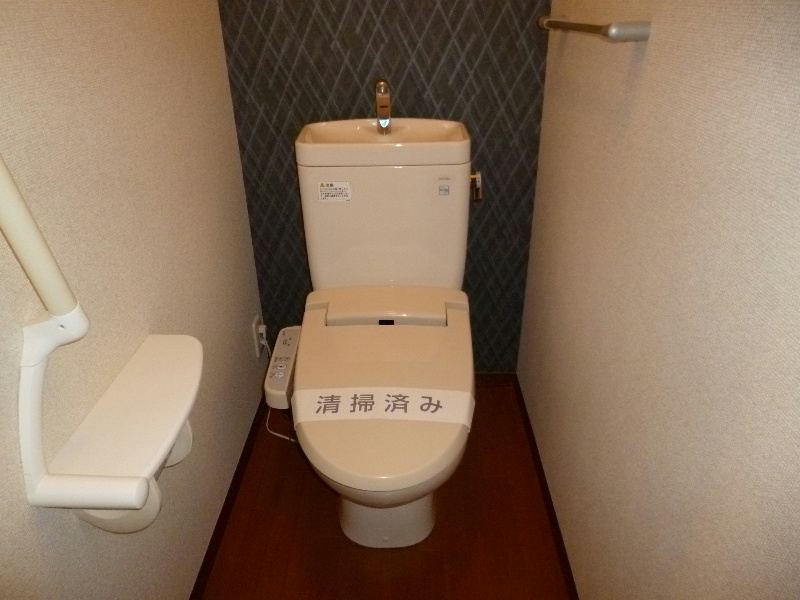 トイレ　あると嬉しいウォシュレット付きのトイレです。