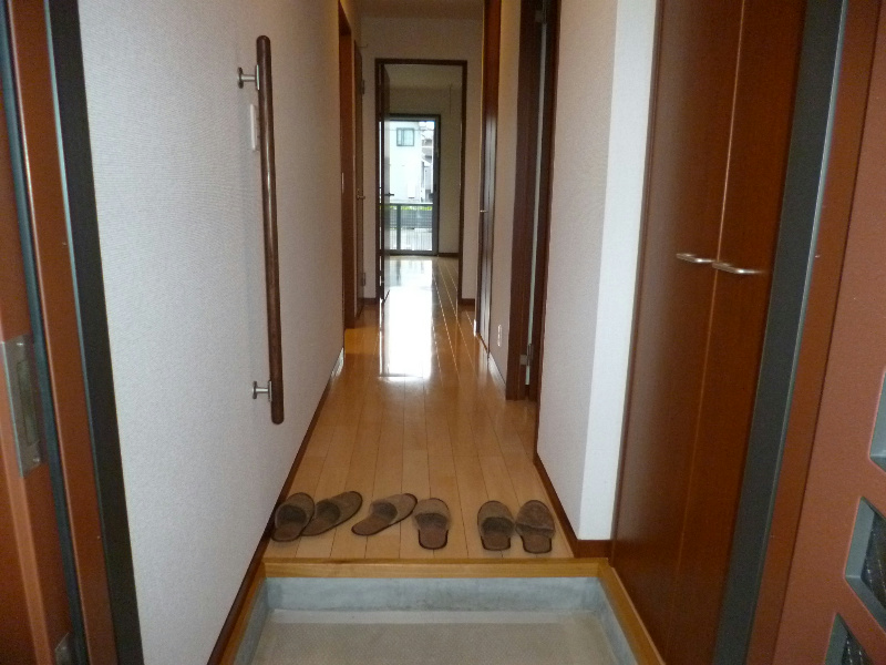 玄関　シューズボックス完備の玄関です。