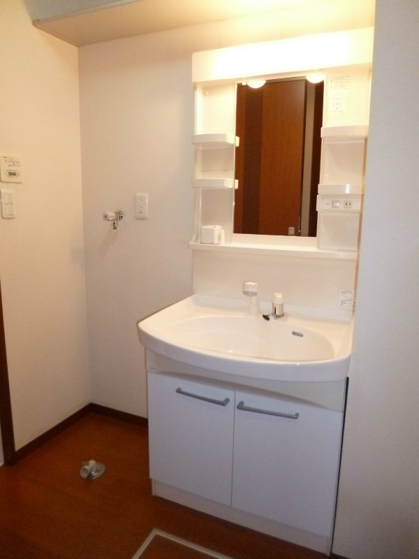 洗面設備　忙しい朝に便利なシャンプードレッサーです。