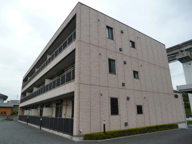 建物外観　南西向きで陽当たり良好です。