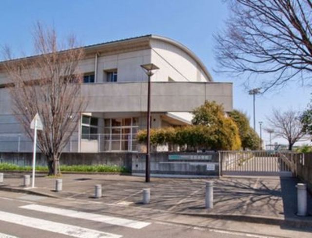 小学校　伊勢原市立石田小学校（小学校）まで721m