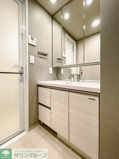 洗面設備　※写真は同タイプ住戸です。