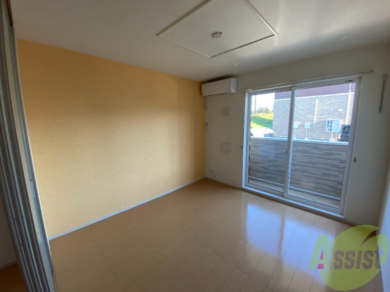 居室・リビング　約６帖の洋室です。生活のメインとなる部屋ですね。