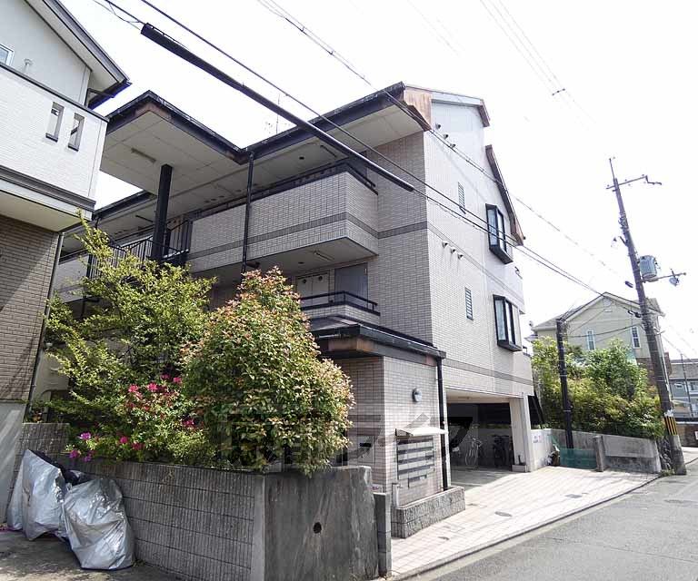 建物外観　丹波橋からすぐの単身物件です。