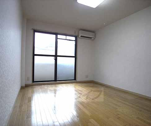 居室・リビング　南向きのお部屋です。