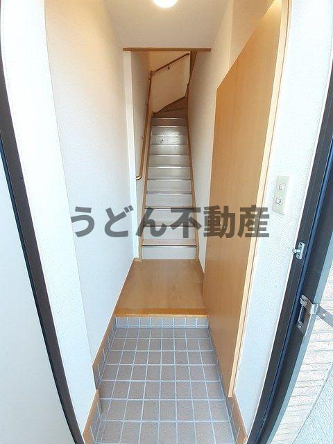 玄関　うどん県のお部屋探しはうどん不動産へ うどんちゃんとLINE