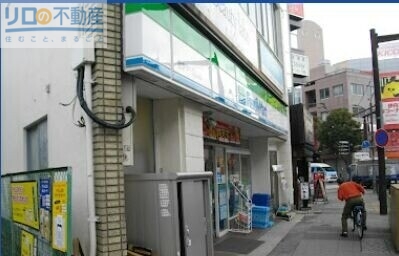 コンビニ　ファミリーマート阪急伊丹駅前店（コンビニ）まで375m