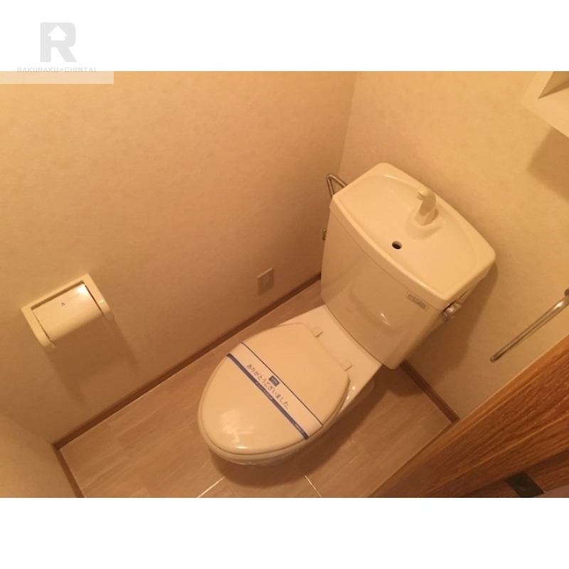 トイレ　コンセントがあるのでウォシュレット設置できます！