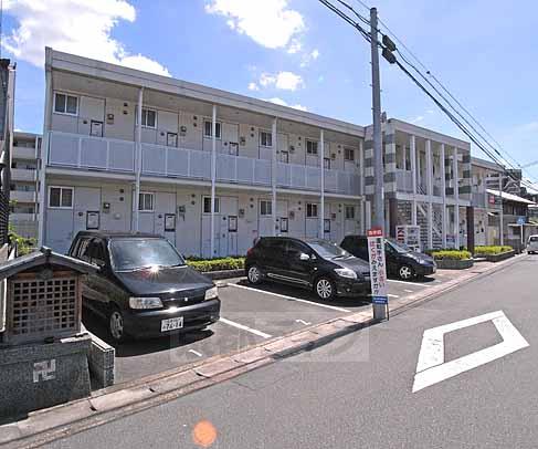 建物外観　２階建てのハイツです。