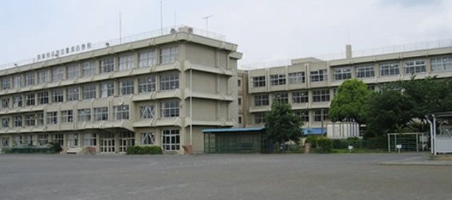 小学校　武蔵村山市立雷塚小学校（小学校）まで803m