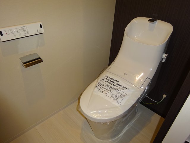 トイレ　写真は703号室、同タイプになります