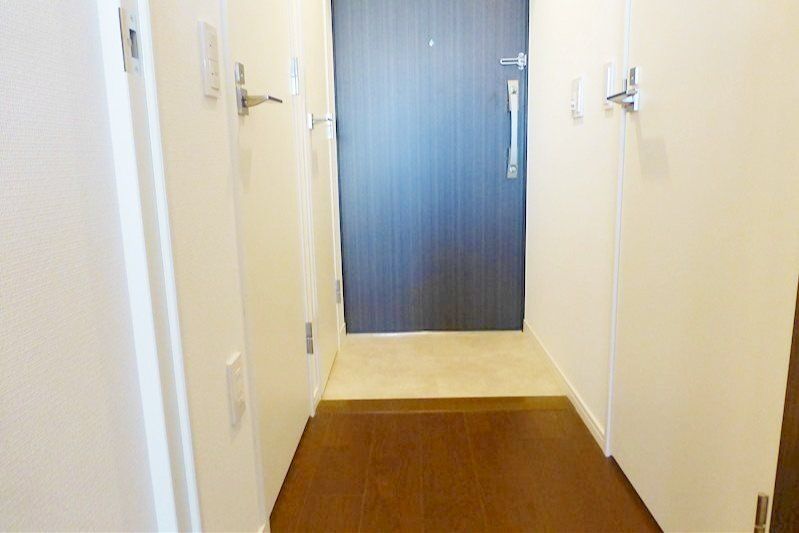 玄関　※同タイプの別のお部屋です。