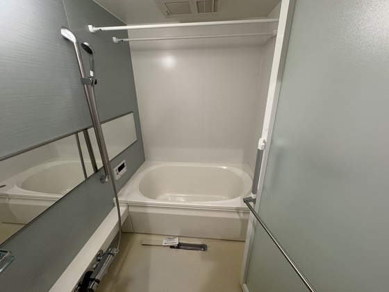 バス・シャワールーム　※別部屋の写真です