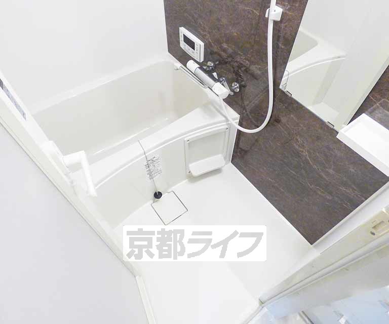 バス・シャワールーム　アクセントパネルがオシャレですね。