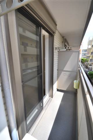 バルコニー　退去前につき同タイプのお部屋の写真です。