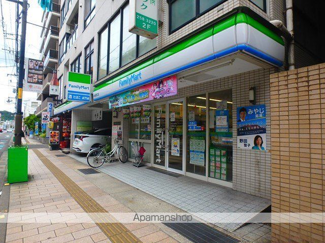 コンビニ　ファミリーマート（コンビニ）まで256m